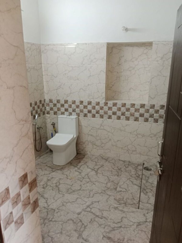 Bathroom, dalanwala 3 Bedroom 1400 Sq.Ft. Builder Floor In Dalanwala Dehradun 10534585
