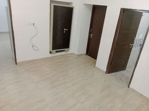Room in 3 BHK Builder Floor at Dalanwala – for Rent