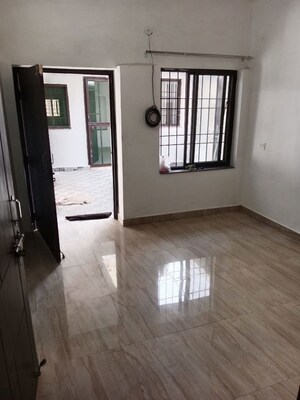 Room in 3 BHK Builder Floor at Dalanwala – for Rent