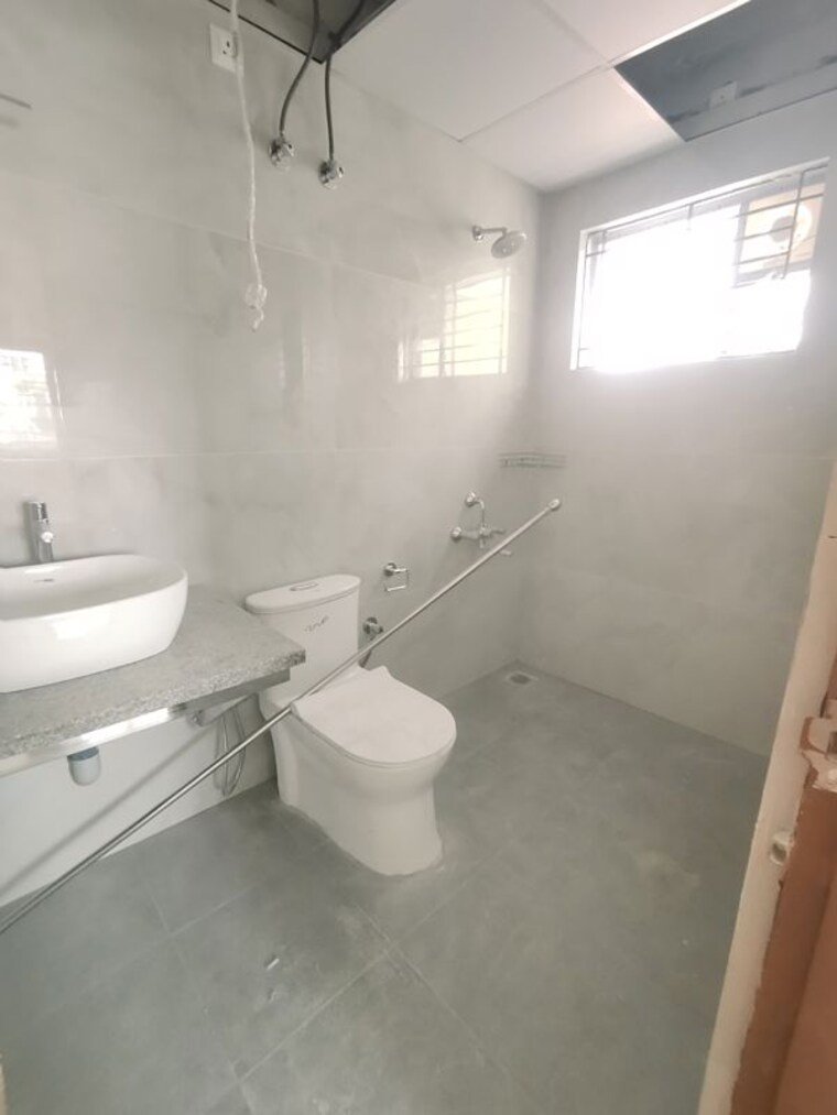 Bathroom, hsr layout 3 Bedroom 1900 Sq.Ft. Builder Floor In Hsr Layout Bangalore 10534583