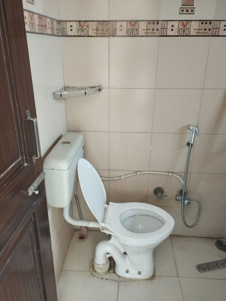 Bathroom, sector 14 3 Bedroom 263 Sq.Yd. Independent House In Sector 14 Sonipat 10534584