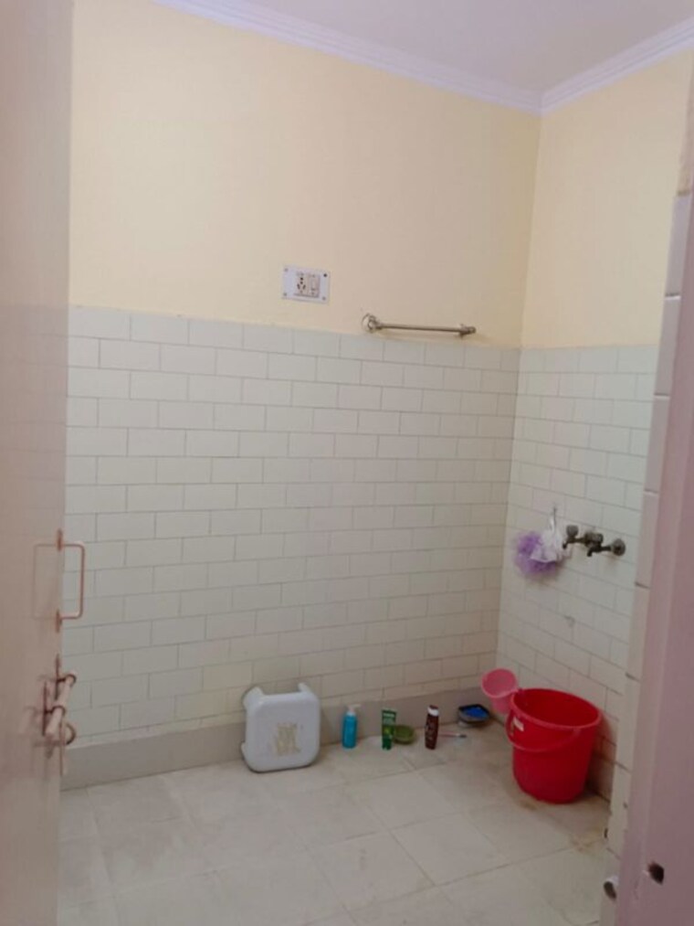 Bathroom, lajpat nagar 4 2 Bedroom 1008 Sq.Ft. Builder Floor In Lajpat Nagar 4 Delhi 10532699