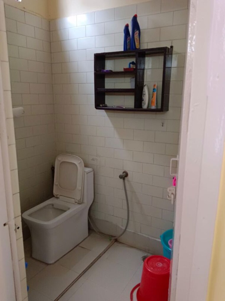 Bathroom, lajpat nagar 4 2 Bedroom 1008 Sq.Ft. Builder Floor In Lajpat Nagar 4 Delhi 10532699