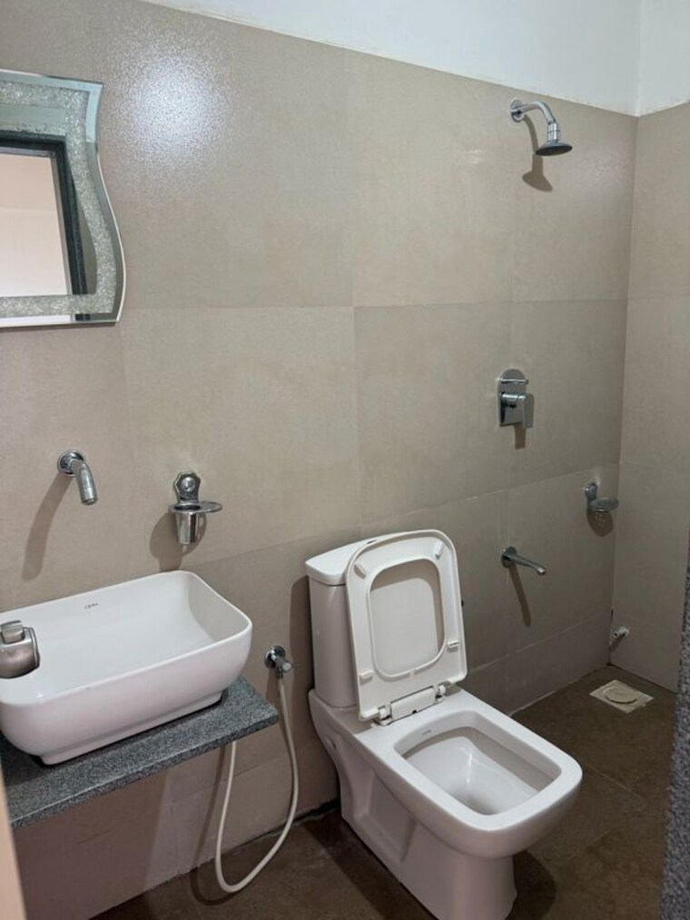Bathroom, zundal 3 Bedroom 1500 Sq.Ft. Apartment In Zundal Ahmedabad 10534593