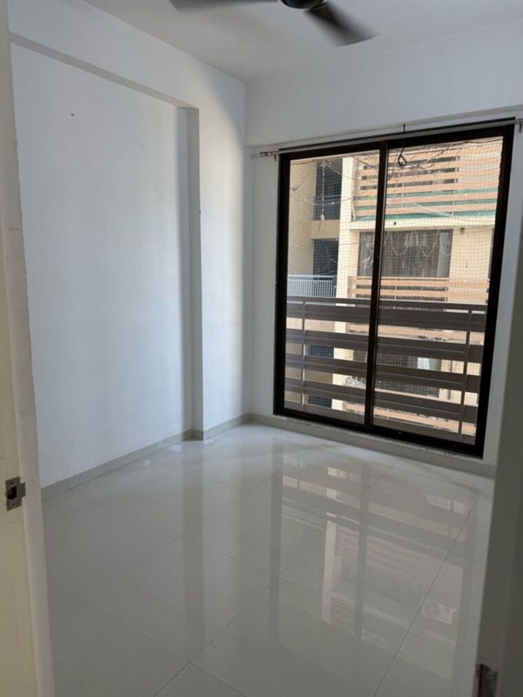 Room, zundal 3 Bedroom 1500 Sq.Ft. Apartment In Zundal Ahmedabad 10534593