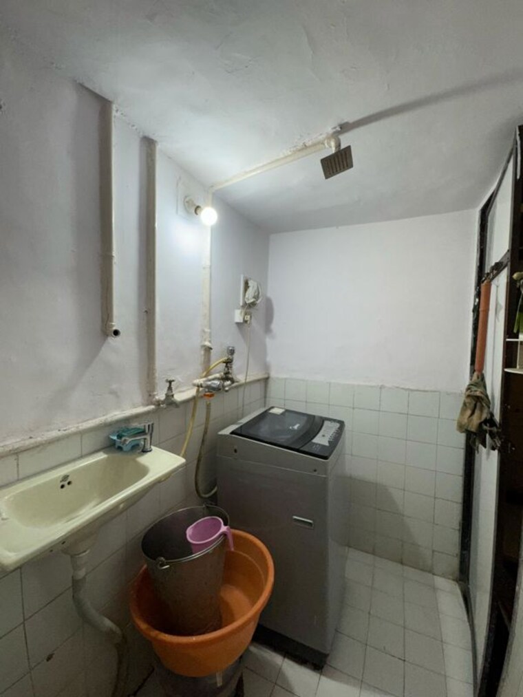 Bathroom, gokuldham-complex 2 Bedroom 700 Sq.Ft. Apartment In Goregaon East Mumbai 10534649