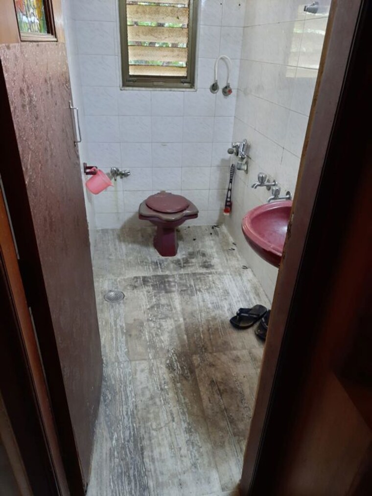 Bathroom, panchsheel-chs-malad 2 Bedroom 700 Sq.Ft. Apartment In Malad East Mumbai 10534741