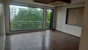 Room in 4 BHK Builder Floor at Jubilee Hills – for Rent
