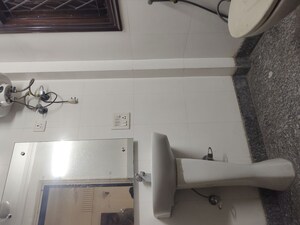 Furnished Amenities in 3 BHK Builder Floor at East Of Kailash – for Sale