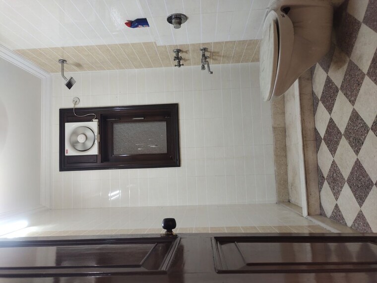 Bathroom, east of kailash 3 Bedroom 1508 Sq.Ft. Builder Floor In East Of Kailash Delhi 10534810