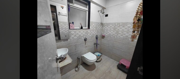 Bathroom, kalpataru-paramount 2 Bedroom 700 Sq.Ft. Apartment In Kapur Bawdi Thane 10534808