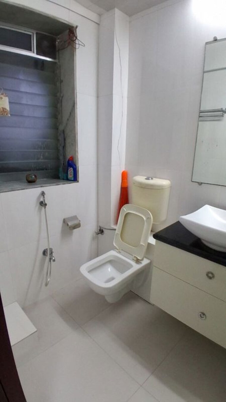 Bathroom, raheja-township 2 Bedroom 700 Sq.Ft. Apartment In Malad East Mumbai 10534826