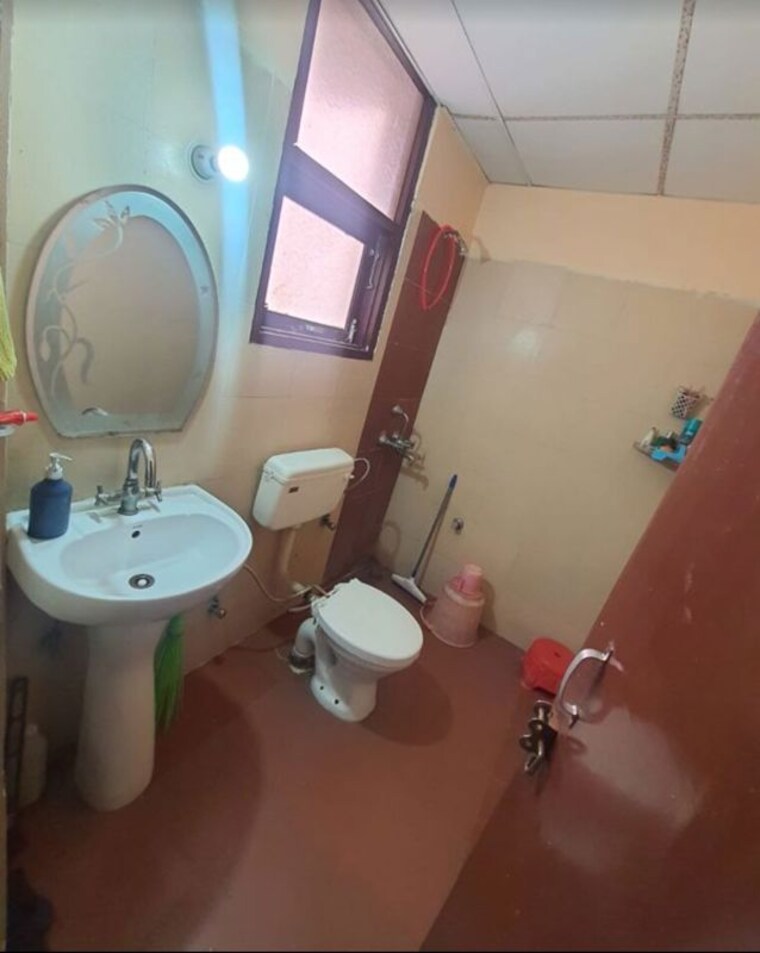 Bathroom, srs-royal-hills 3 Bedroom 1450 Sq.Ft. Apartment In Sector 87 Faridabad 10534956