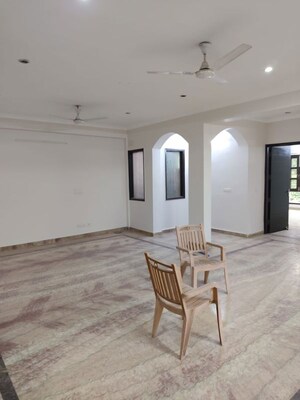 Room in 3 BHK Villa at Sector 44 – for Rent