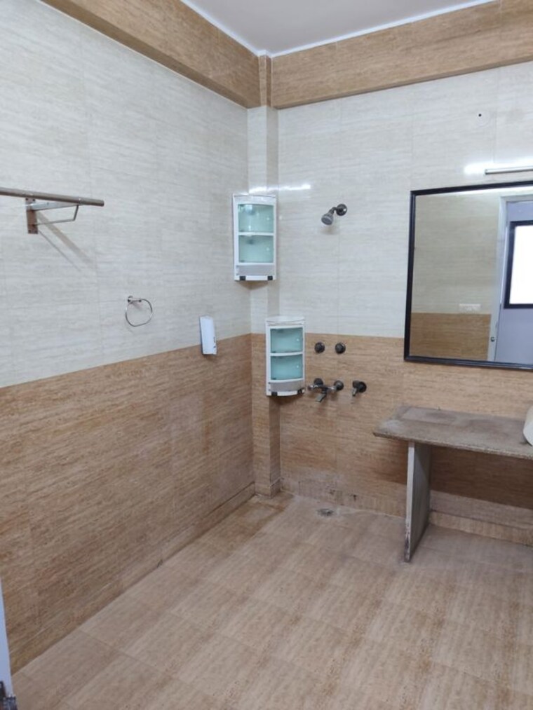 Bathroom, sector 44 3 Bedroom 450 Sq.Mt. Villa In Sector 44 Noida 10534980