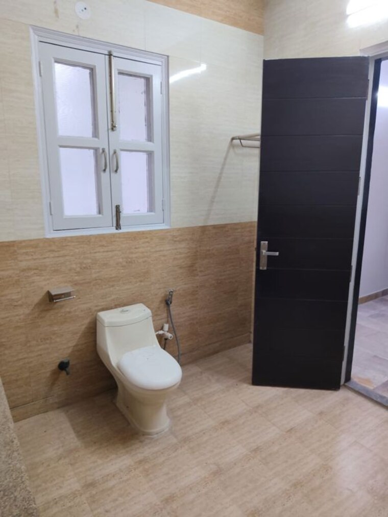 Bathroom, sector 44 3 Bedroom 450 Sq.Mt. Villa In Sector 44 Noida 10534980