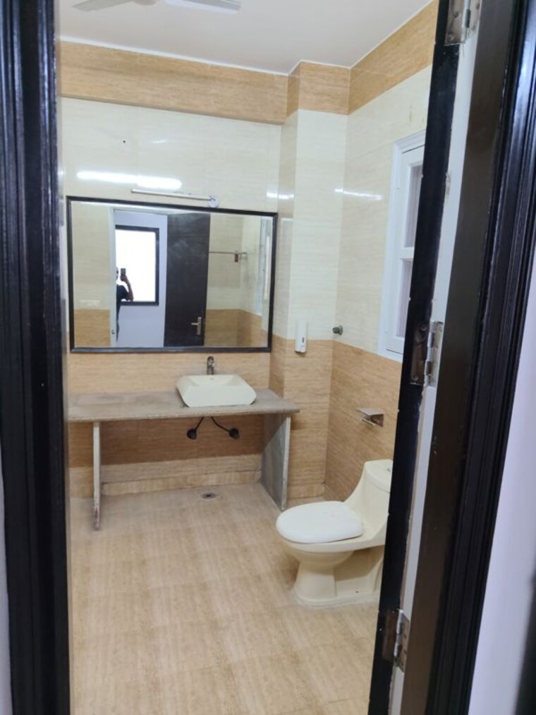 Bathroom, sector 44 3 Bedroom 450 Sq.Mt. Villa In Sector 44 Noida 10534980