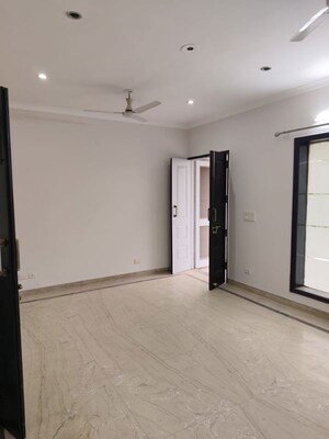 Room in 3 BHK Villa at Sector 44 – for Rent