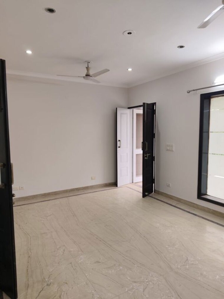 Room, sector 44 3 Bedroom 450 Sq.Mt. Villa In Sector 44 Noida 10534980