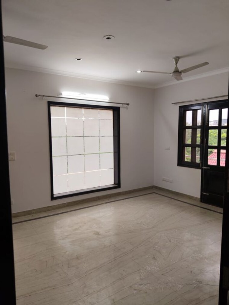 Room, sector 44 3 Bedroom 450 Sq.Mt. Villa In Sector 44 Noida 10534980