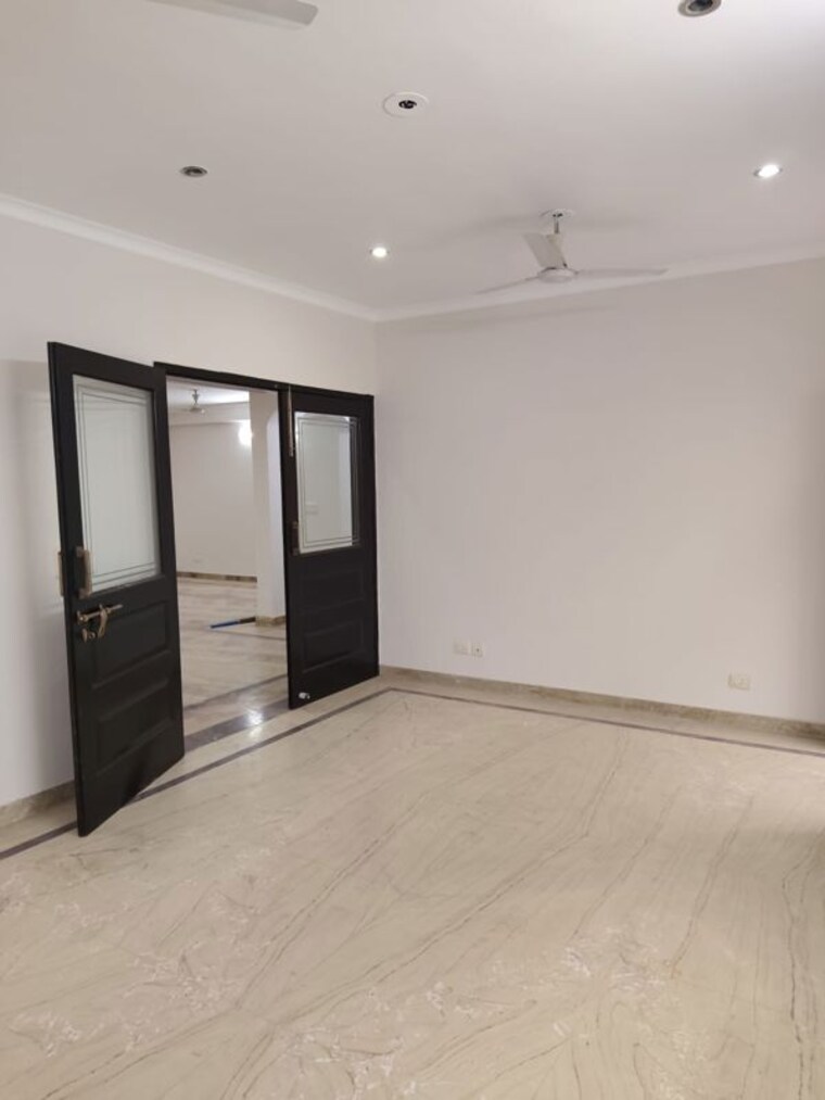 Room, sector 44 3 Bedroom 450 Sq.Mt. Villa In Sector 44 Noida 10534980