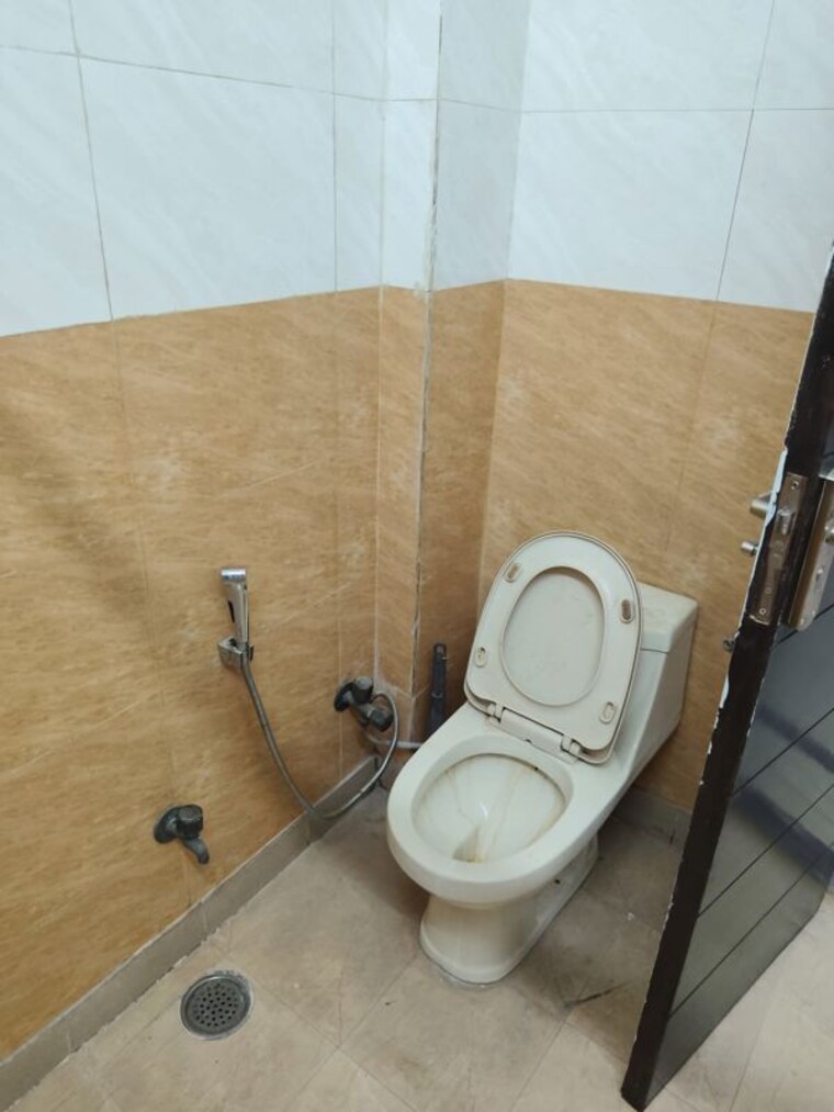 Bathroom, sector 44 3 Bedroom 450 Sq.Mt. Villa In Sector 44 Noida 10534980