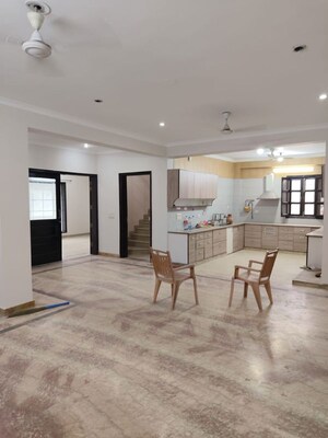 Living Room in 3 BHK Villa at Sector 44 – for Rent