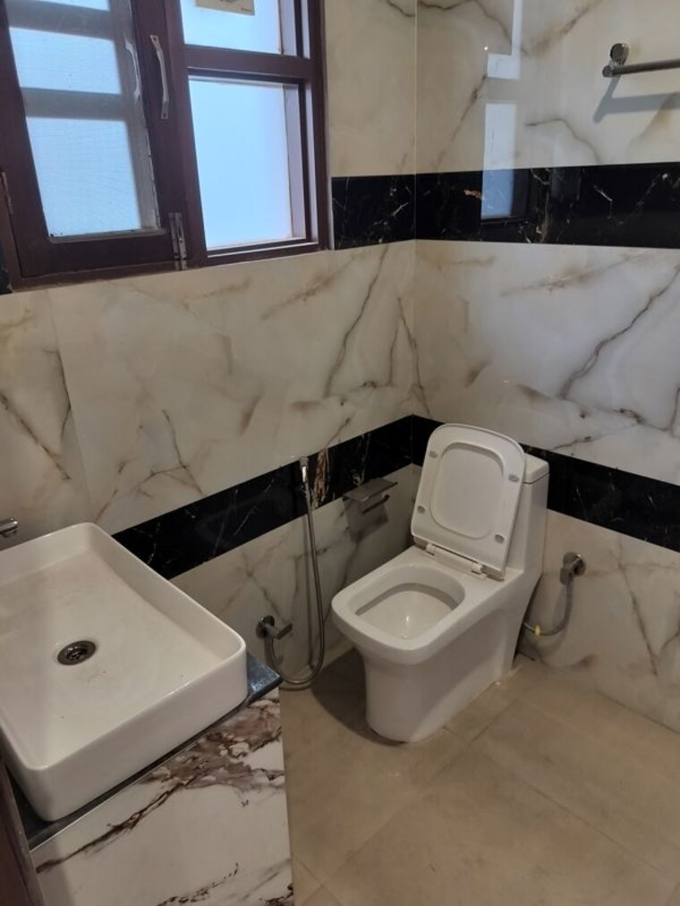 Bathroom, aerocity 3 Bedroom 250 Sq.Ft. Builder Floor In Aerocity Mohali 10535016