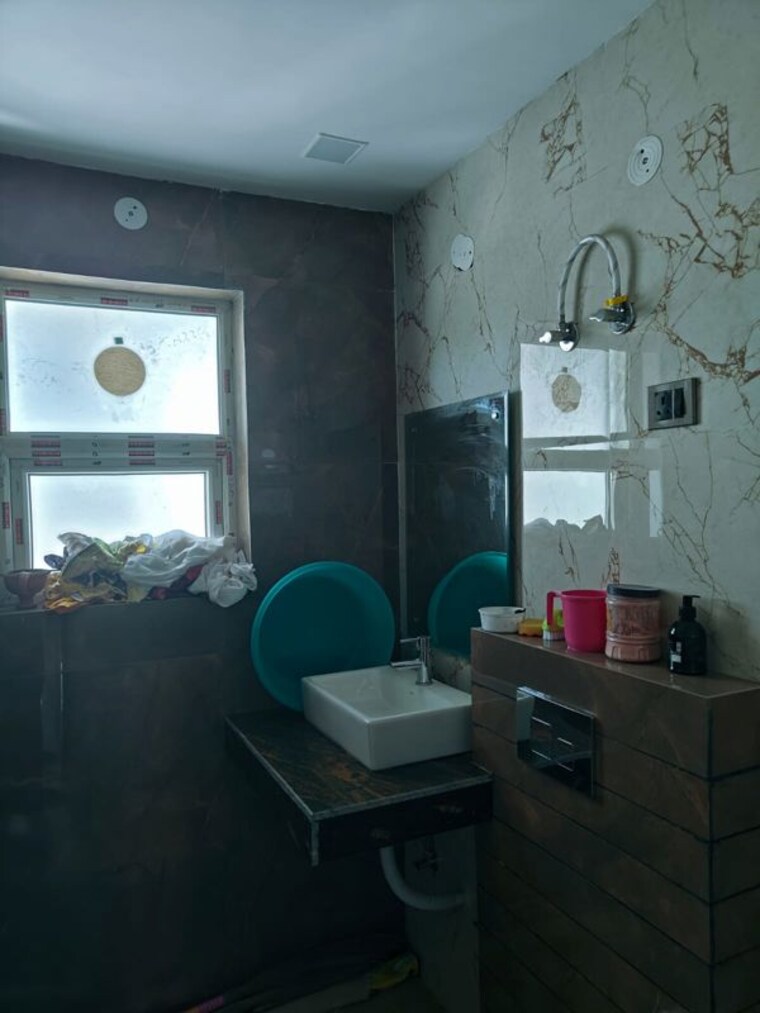 Bathroom, green fields colony 4 Bedroom 1800 Sq.Ft. Builder Floor In Green Fields Colony Faridabad 10535012