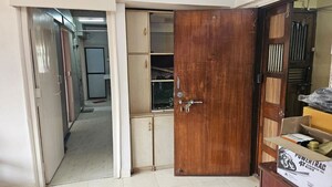 Room in 1.5 BHK Apartment at Bandra East – for Rent