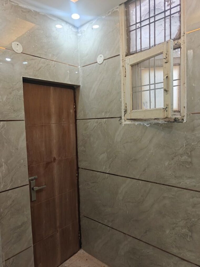 Bathroom, sector 28 3.5 Bedroom 2250 Sq.Ft. Builder Floor In Sector 28 Faridabad 10535071
