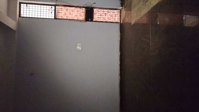 Room, swaran jayanti puram 6+ Bedroom 200 Sq.Mt. Independent House In Swaran Jayanti Puram Ghaziabad 10535076