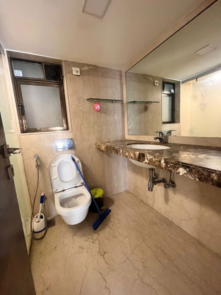 Bathroom, juhu 3 Bedroom 1200 Sq.Ft. Apartment In Juhu Mumbai 10535094