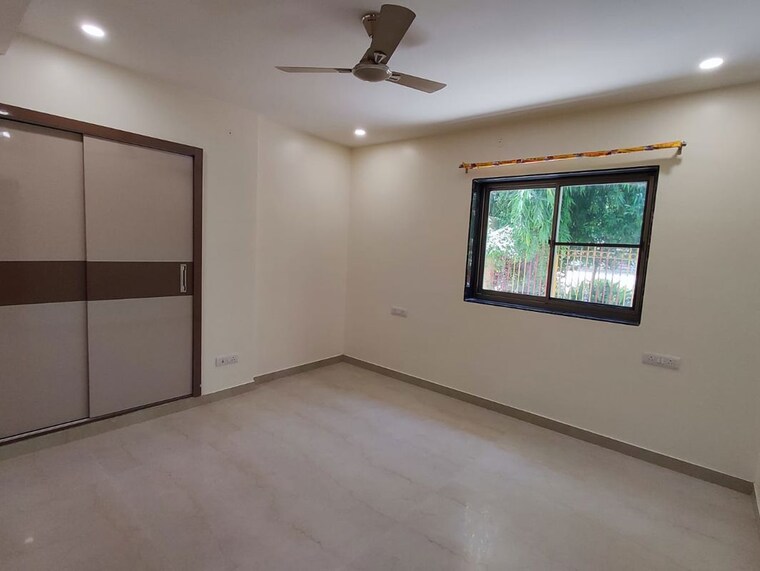 Room, kalkaji 3 Bedroom 1800 Sq.Ft. Apartment In Kalkaji Delhi 10533926