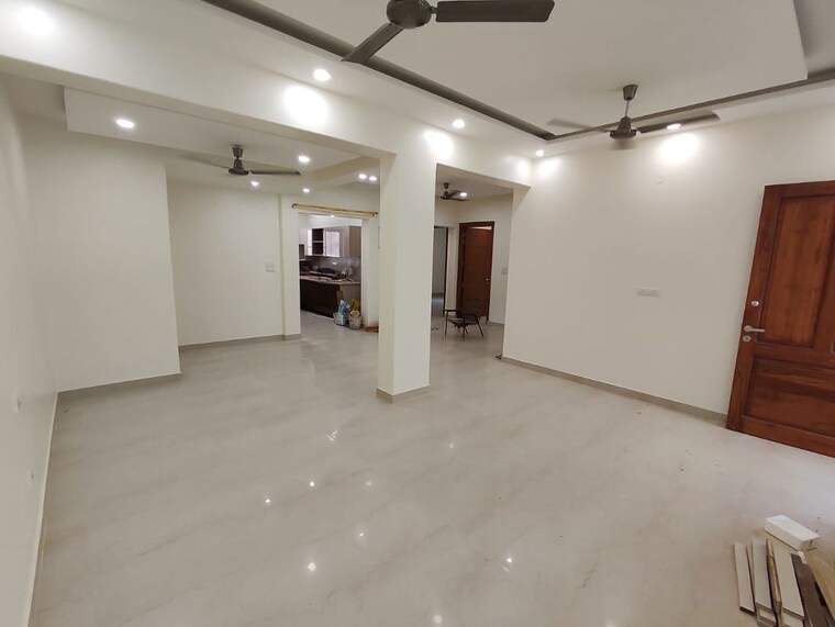 Room, kalkaji 3 Bedroom 1800 Sq.Ft. Apartment In Kalkaji Delhi 10533926