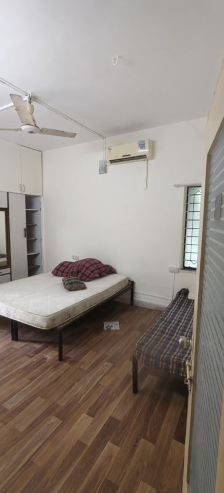 Room, senapati bapat road 2 Bedroom 900 Sq.Ft. Apartment In Senapati Bapat Road Pune 10535022