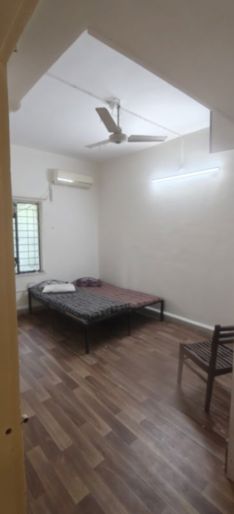 Room, senapati bapat road 2 Bedroom 900 Sq.Ft. Apartment In Senapati Bapat Road Pune 10535022