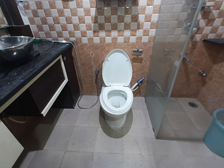 Bathroom, esteem-splendor 2 Bedroom 1250 Sq.Ft. Apartment In Koramangala Bangalore 10535122