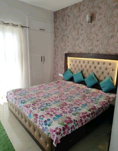 2 BHK Apartment For Rent in Nimbus Express Park View