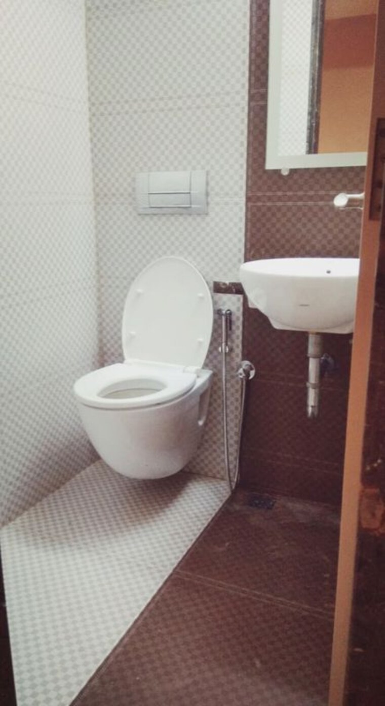Bathroom, kutchi-sarvodaya-nagar 2 Bedroom 1000 Sq.Ft. Apartment In Chedda Nagar Mumbai 10535155