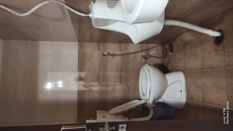 Bathroom, vibhuti khand Commercial Office Space 600 Sq.Ft. In Vibhuti Khand Lucknow 10535146