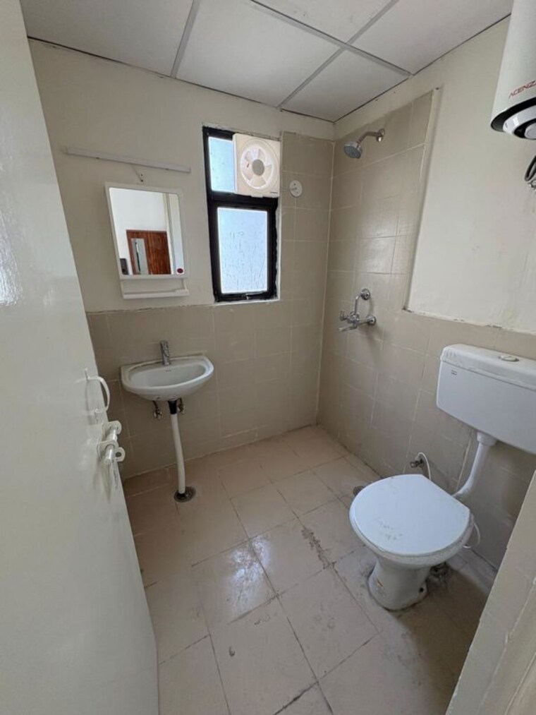 Bathroom, sector 19 dwarka 2 Bedroom 950 Sq.Ft. Builder Floor In Sector 19 Dwarka Delhi 10535180