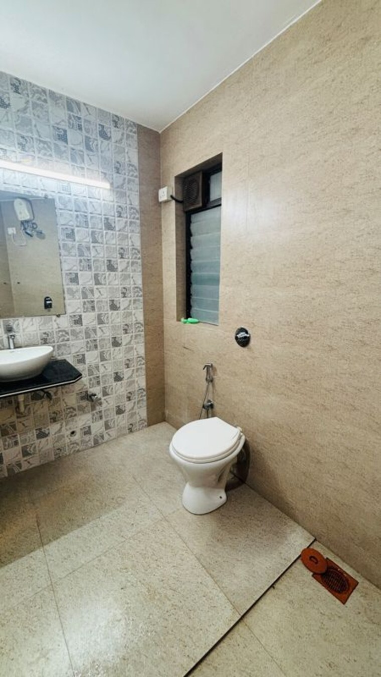 Bathroom, hiranandani-garden-eden-iii 2 Bedroom 1050 Sq.Ft. Apartment In Powai Mumbai 10535212