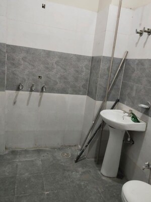 Bathroom in 2.5 BHK Builder Floor at Xu 2 Greater Noida – for Rent