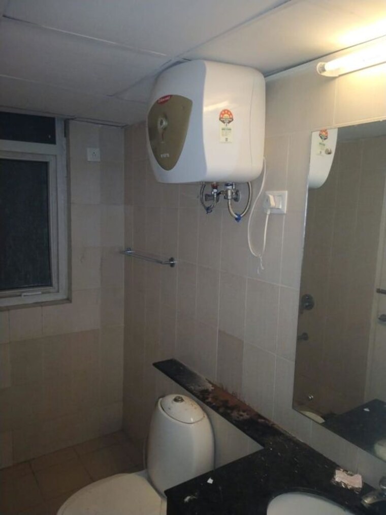 Bathroom, bptp-mansions-park-prime 4 Bedroom 3000 Sq.Ft. Apartment In Sector 66 Gurgaon 10535309