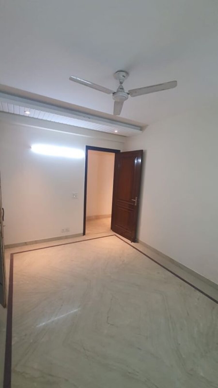 Room, east of kailash 3 Bedroom 1600 Sq.Ft. Builder Floor In East Of Kailash Delhi 10535325