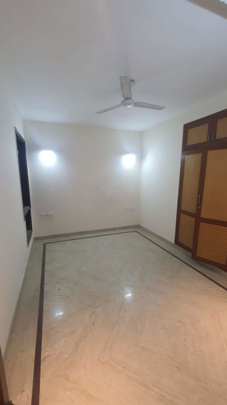 Room, east of kailash 3 Bedroom 1600 Sq.Ft. Builder Floor In East Of Kailash Delhi 10535325