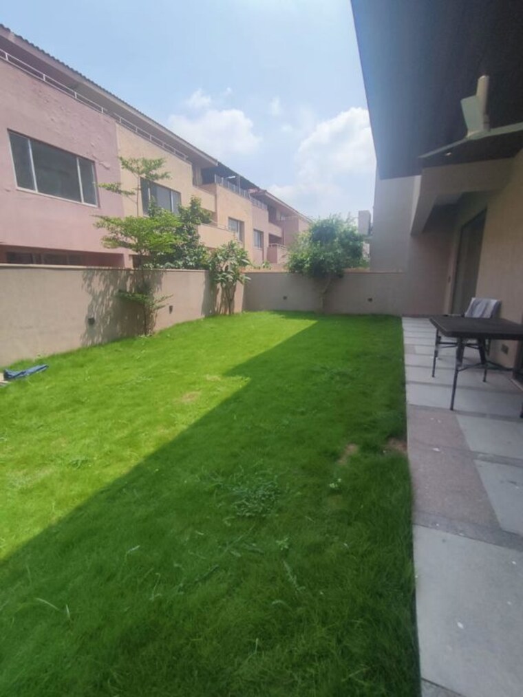 Garden, unitech-opulence 5 Bedroom 8500 Sq.Ft. Villa In Sector 33 Gurgaon 10535336