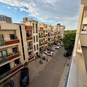 Balcony in 2 BHK Builder Floor at Dlf Phase V – for Rent