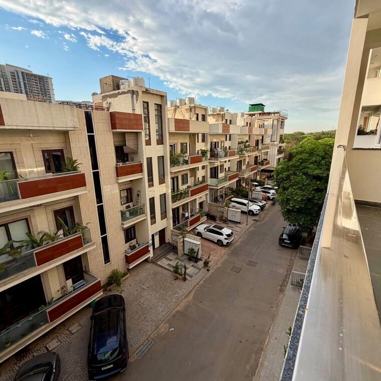 Balcony, dlf phase v 2 Bedroom 180 Sq.Yd. Builder Floor In Dlf Phase V Gurgaon 10535358